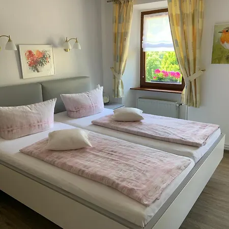 Weinhaus Serwazi-zenzen فندق ميسينيش