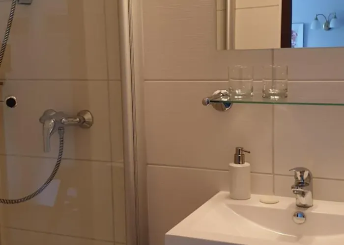 Weinhaus Serwazi-zenzen Mesenich