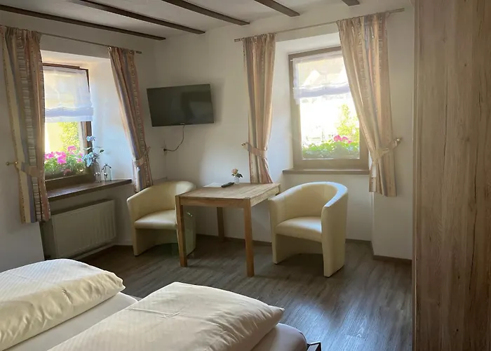 Weinhaus Serwazi-zenzen *